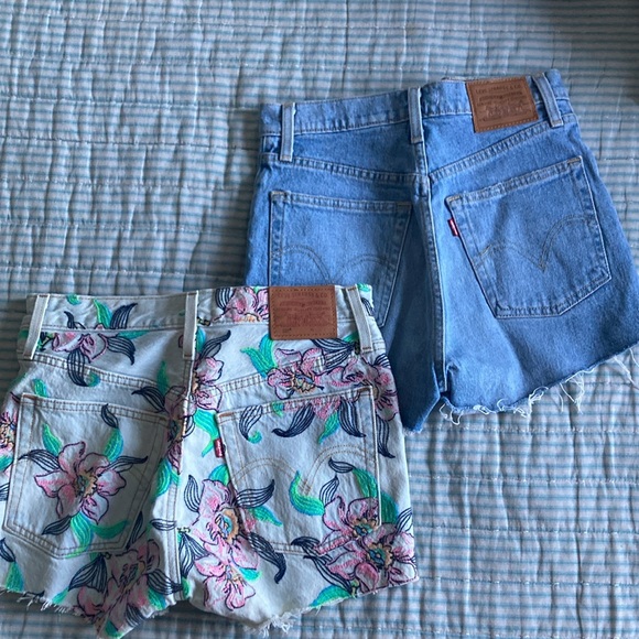 Levi’s Shorts - Picture 2 of 7